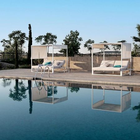 Hospes Palacio De Arenales & Spa Caces Exterior foto 3D rendering of a poolside scene