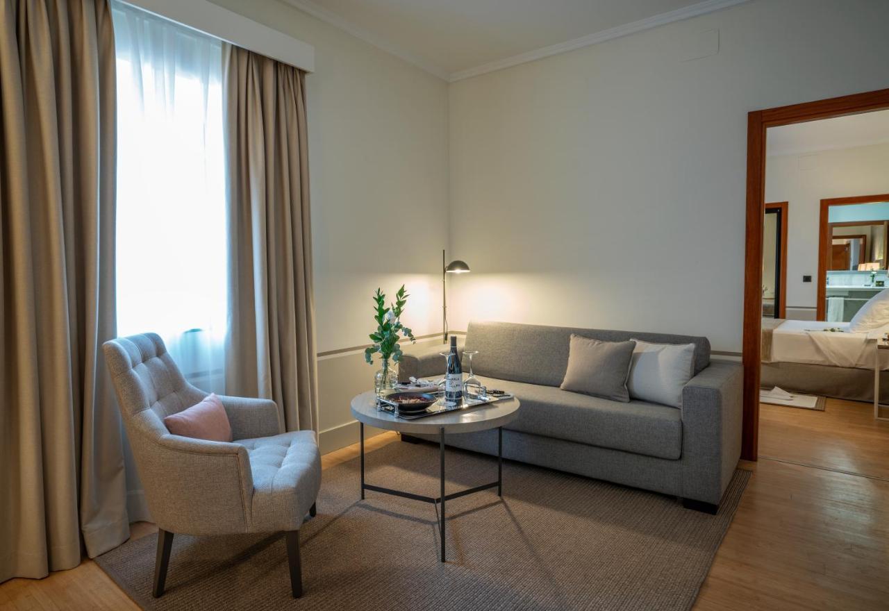 Hospes Palacio De Arenales & Spa Caces Exterior foto Suite