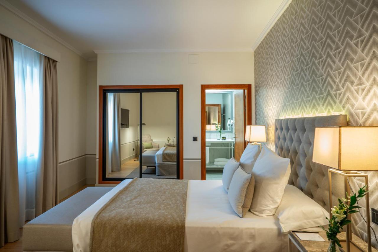 Hospes Palacio De Arenales & Spa Caces Exterior foto A bedroom at the hotel