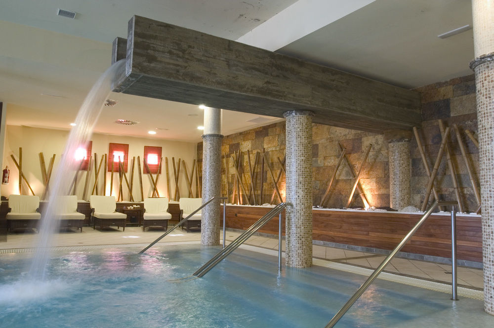 Hospes Palacio De Arenales & Spa Caces Exterior foto Spa at the Hotel